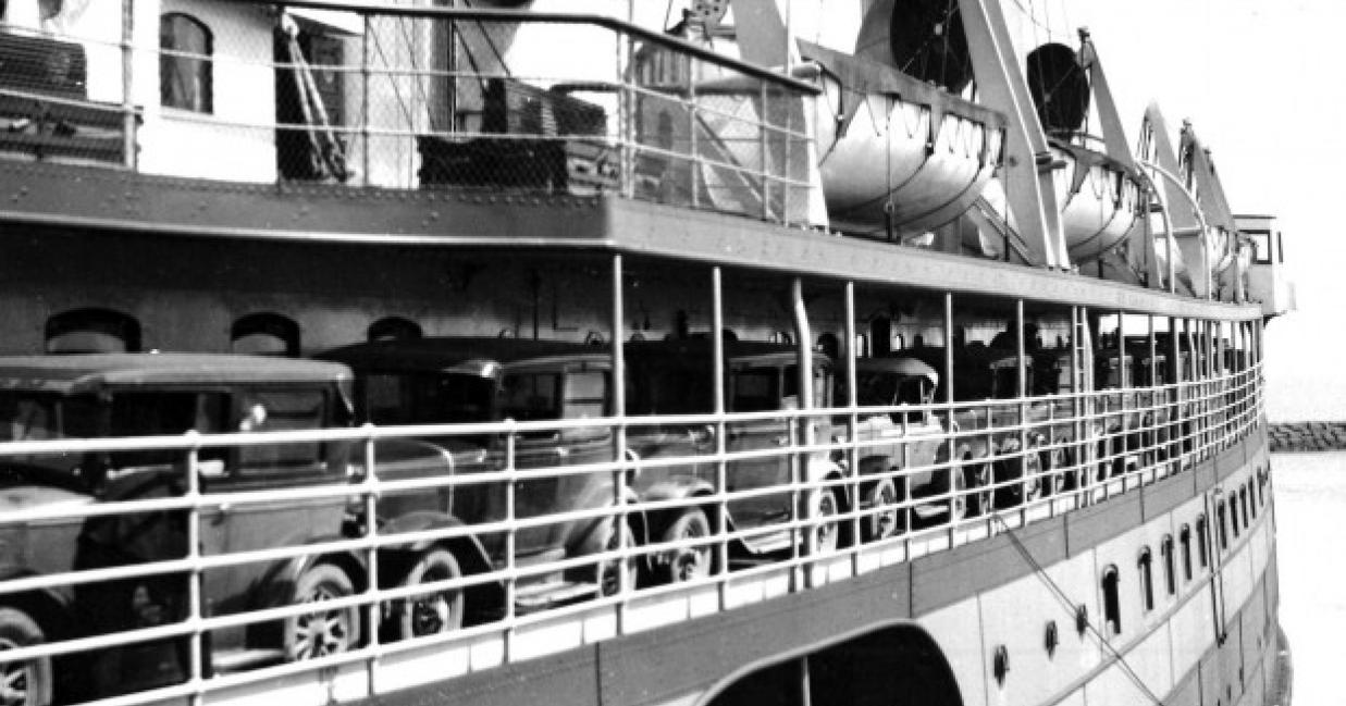 cars loaded onto the ss charlottetown