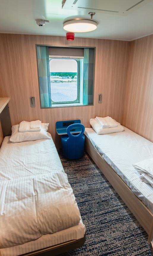 Two-bed cabin